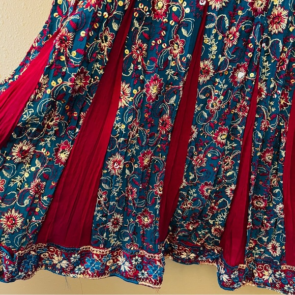 Girls 10/12 Kurti Full Sleeves with Beautiful Embroidery and sequin details - Picture 4 of 8